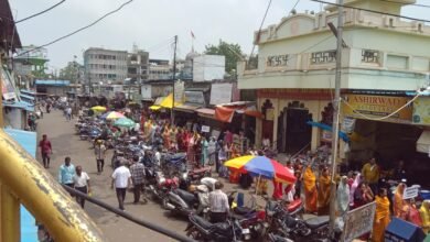 Photo of कर्नाटक में मुनिश्री की हत्या के विरोध में जैन समाज के आह्वान पर  नगर में  निकाला मौन जुलूस. विधायक डॉक्टर शर्मा को दिया ज्ञापन.