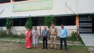 Photo of सेक्टर अधिकारी मीनाक्षी चौधरी ने मतदान केंद्रो का निरीक्षण किया.