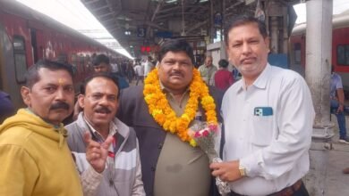 Photo of मानव अधिकार एवं सामाजिक न्याय आयोग भारत सरकार एनसीटी दिल्ली के राष्ट्रीय सचिव का रेलवे स्टेशन पर किया स्वागत.