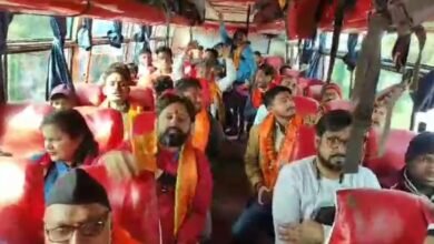 Photo of विश्व हिंदू परिषद् बजरंग दल एवं राष्ट्रीय स्वयं सेवक संघ के पदाधिकारी प्रभू श्री राम लला के दर्शन के लिए रवाना हुए.