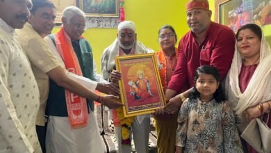 Photo of विधायक प्रतिनिधि अभिषेक कनौजिया के निवास पर पहुंचे भाजपा के सांसद प्रत्याशी दर्शन सिंह चौधरी.