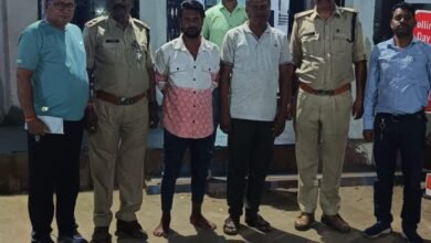 Photo of सिटी पुलिस ने न्यायालय से फरार दो स्थाई वारंटियों को गिरफ्तार किया.