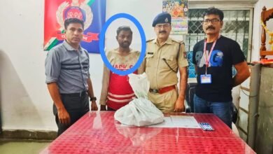 Photo of आरपीएफ द्वारा रेलवे सम्पत्ति की चोरी के शातिर व आदतन आरोपी को गिरफ्तार कर भेजा जेल.