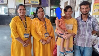Photo of शराब के नशे में ढाई वर्ष के बच्चे को लेकर घूम रहे युवक को टिकिट बुकिंग कार्यालय में पदस्थ स्टॉफ ने पकड़कर जीआरपी के हवाले किया