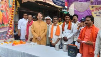 Photo of हिंदू नव वर्ष पर विश्व हिंदू परिषद ने नागरिकों को तिलक कर मीठी ठंडाई वितरण कर दी शुभकामनाएं मनाया हर्षोल्लास से नव संवत ।