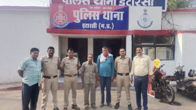 Photo of न्यायालय से फरार दो वारंटियों को सिटी पुलिस ने गिरफ्तार किया.