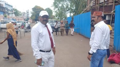 Photo of रेलवे स्टेशन पर साफ सफाई एवं व्यवस्थाओं को लेकर अधिकारियों द्वारा प्रतिदिन की जा रही है निगरानी.