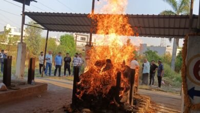 Photo of पूर्व गृह राज्य मंत्री स्व.विजय दुबे (काकू भाई) हुए पंचतत्व में विलीन,सैकड़ो नागरिकों ने दी भावभीनी श्रद्धांजलि.