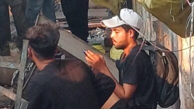 Photo of अवैध शराब का व्यापार चरम पर,कहीं भी पी रहे हैं लोग,सड़क,हाईवे,फोरलेन,रेलवे स्टेशन क्षेत्र,बस स्टैंड,सूनी गलियां,बाजार क्षेत्र का मार्केट,सब जगह बनी अहाता.
