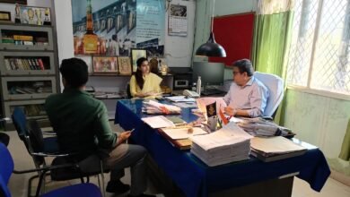 Photo of आज एसडीएम कार्यालय का औचक निरीक्षण कमिश्नर पवन कुमार शर्मा,कलेक्टर सोनिया मीणा ने किया.