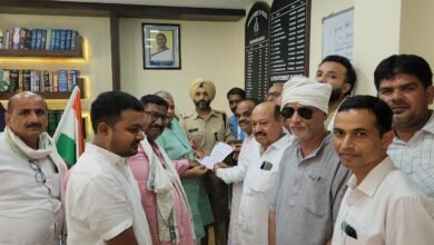 Photo of  सोहागपुर थाने में कांग्रेस नेताओं के ऊपर प्रकरण दर्ज होने पर जिला कांग्रेस कमेटी ने पुलिस प्रशासन के खिलाफ विरोध प्रदर्शन किया.