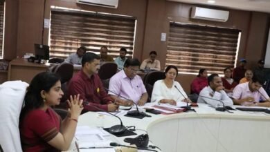 Photo of सभी एसडीएम एवं तहसीलदार नियमित रूप से कोर्ट लगाये,15 जून तक मूंग की गिरदावरी एवं सत्यापन का कार्य संपन्न किया जाए – कलेक्टर.