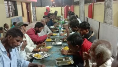 Photo of विश्व भूख दिवस आज,दीनदयाल रसोई में गरीबों को मिल रहा पांच रुपए में भोजन.