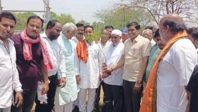 Photo of सांसद,विधायक और नगरपालिका अध्‍यक्ष ने बस स्‍टैंड पर लगाए नीम के 10 पौधे,छत्रपति शिवाजी महाराज बस स्‍टैंड पुरानी इटारसी पर हुआ पौधरोपण का कार्यक्रम. 