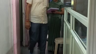 Photo of नगरपालिका अध्‍यक्ष ने किया नपा कार्यालय का औचक निरीक्षण,5 इंजीनियर सहित अन्‍य 18 कर्मचारी गायब मिले   – नगरपालिका अध्‍यक्ष ने सीएमओ को नोटिस जारी करने के दिए निर्देश.