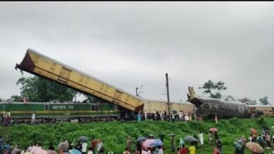Photo of पश्चिम बंगाल के न्यू जलपाईगुड़ी में ट्रेन हादसा,मालगाड़ी ने पैसेंजर ट्रेन को पीछे से मारी टक्कर,कंचनजंगा एक्सप्रेस के 9 यात्री मृत 41 घायल.