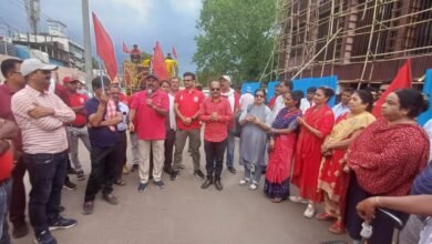 Photo of ईसीसी बैंक के 26 तारीख को होने वाले चुनाव में आज wcreu के द्वारा आज गेट मीटिंग में आर के यादव ने कर्मचारियों को संबोधित किया.