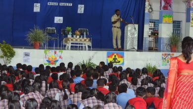 Photo of सेंट जोसफ कान्वेंट हायर सेकेंडरी स्कूल मे रोड सेफ्टी पर सेमिनार हुआ जिसमे इटारसी यातायात पुलिस प्रभारी श्री सुनील घावरी द्वारा बच्चों को यातायात के नियमों के प्रति जागरूक किया.