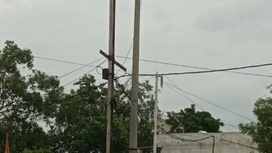 Photo of आजाद चौराहा पुरानी इटारसी में विगत 6 माह से चौराहे पर लगी स्ट्रीट लाइट आधी जल रही है.