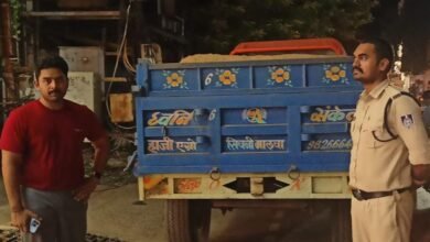 Photo of एसडीएम ने रेत से भरी ट्रॉली को जप्त कर सिटी थाने पहुँचाया.