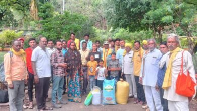 Photo of आदिवासी सेवा समिति तिलक सिंदूर द्वारा कन्यादान के स्वरूप सामग्री ग्राम तीखड़ की कन्या को भेंट की गई.
