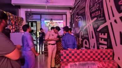 Photo of एसडीम टी.प्रतिक राव ने सोनासाबरी स्थित एल के जी माल का औचक निरीक्षण किया.