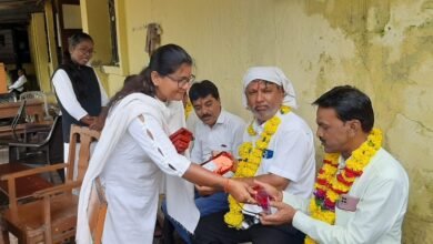 Photo of गुरु पूर्णिमा के पावन पर्व की पूर्व संध्या पर इटारसी कोर्ट के अधिवक्ताओं ने अपने गुरुजनों सीनियर्स का सम्मान कोर्ट परिसर में किया.