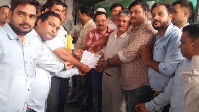 Photo of वेस्टर्न रेलवे मजदूर संघ के पांच ब्रांच के अध्यक्ष// सचिव और पदाधिकारी के द्वारा अपनी समस्याओं के लिए रनिंग स्टॉफ के साथ मिलकर मंडल रेल प्रबंधक को  स्टेशन प्रबंधक के माध्यम से ज्ञापन सौंपा.