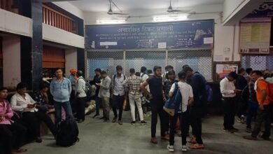 Photo of इटारसी रेलवे पूछताछ केंद्र में यात्रियों की लगती है लंबी कतार, रेलवे विभाग को किसी हिंदी भाषी व्यक्ति को पूछताछ केंद्र में नियुक्त करना चाहिए,कब होगा इस समस्या का निराकरण ?.