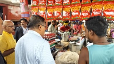 Photo of इटारसी स्टेशन पर खानपान सुविधाओं एवं सफाई व्यवस्था का निरीक्षण,अनियमितताएं मिलने पर स्टाल संचालको पर लगाया अर्थ दंड.