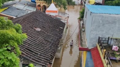 Photo of देवल मंदिर पुरानी इटारसी की सड़क पर बारिश का पानी, प्रॉपर ड्रेनेज सिस्टम नहीं होने से हर वर्ष बारिश के समय यही हाल.