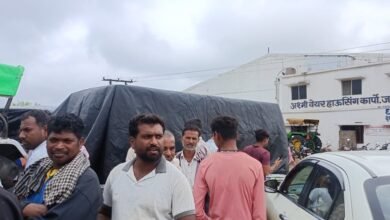 Photo of जमानी मे अशमी वेयरहाउस के बाहर किसान ने किया चक्का जाम।