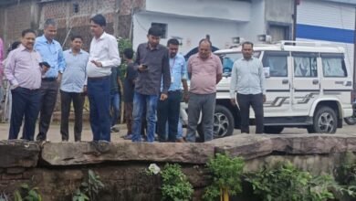 Photo of व्यापारियों की मांग पर बाजार क्षेत्र में जल भराव की समस्या का निदान तलाशा,सिटी मजिस्ट्रेट,नायब तहसीलदार,सीएमओ और विधायक प्रतिनिधि ने किया निरीक्षण.