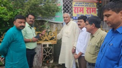 Photo of एक पेड़ मां के नाम अभियान के तहत विधायक डॉ सीता शरण शर्मा ने माता महाकाली मंदिर सात रस्ता में वृक्षारोपण किया.