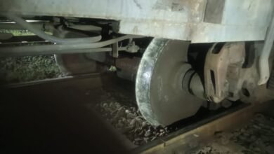 Photo of नागपुर से बीना जा रही मालगाड़ी के दो डिब्बे सोमवार रात पटरी से उतरे.