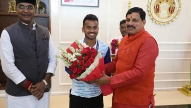 Photo of मुख्यमंत्री डॉक्टर मोहन यादव से मिले अंतरराष्ट्रीय स्तर के हॉकी खिलाड़ी विवेक सागर,हाल ही में भारत को हॉकी में कांस्य पदक प्राप्त हुआ है, मुख्यमंत्री निवास में हुई भेंट.