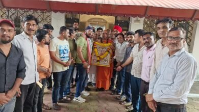 Photo of श्री धाम वृन्दावन जी के इटारसी आगमन पर रेस्ट हाउस में भारतीय जनता पार्टी के पदाधिकारी एवं कार्यकर्ताओं द्वारा महाराज जी का पुष्प की वर्षाकर,स्मृति चिन्ह देकर सम्मान किया.