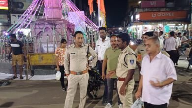 Photo of थाना प्रभारी गौरव बुंदेला ने राखी के बाजार की व्यवस्थाओं का ट्रैफिक इंचार्ज सुनील घावरी के साथ मिलकर किया निरीक्षण..