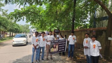 Photo of इटारसी-कोलकाता में महिला डॉक्टर की हत्या के विरोध में डॉक्टर आस्था राज के नेतृव्य में युवाओं ने रैली निकाली।