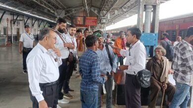 Photo of किला बंदी टिकट चेकिंग अभियान चलाकर अनियमित एवं बिना टिकट यात्रा करते 329 यात्री पकड़े..