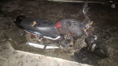 Photo of इटारसी के वार्ड नंबर 25 नेहरू गंज में अज्ञात बदमाशों ने विक्रम गोंड की गाड़ी में लगा दी आग.