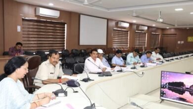 Photo of जिला सड़क सुरक्षा समिति की बैठक आयोजित,ओवर लोडिंग एवं भारी वाहन शहर के अंदर प्रवेश ना होने दे,स्‍कूल वाहनों में अधिक मात्रा में बच्‍चे ना बैठे,सड़क सुरक्षा के नियमों का उल्लंघन करने वाले वाहनों के विरुद्ध प्रभावी कार्रवाई करें : डिप्‍टी कलेक्‍टर.