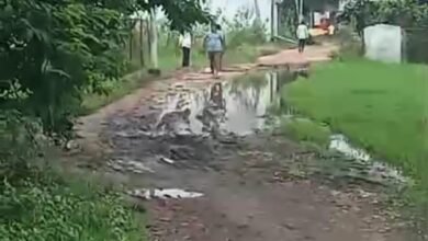 Photo of नहीं करेंगे ई-केवाईसी, विकास कार्य नहीं होने पर न्यू यार्ड गोंची तरोंदा मे क्षेत्र के लोगों द्वारा ई केवाईसी करने से किया गया इनकार.