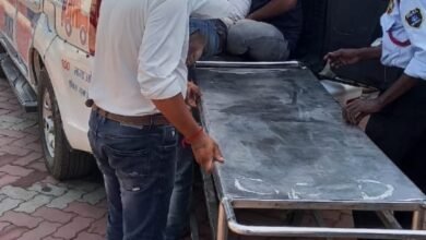 Photo of नर्मदापुरम के इटारसी क्षेत्र में मोटर साइकिल दुर्घटना में घायल हुए दो व्यक्ति, डायल-100 जवानों ने उपचार के लिए अस्पताल पहुँचाया* 