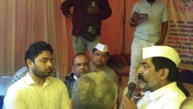 Photo of एसडीम प्रतिक राव एवं प्रशासनिक अधिकारियों से डॉ श्यामा प्रसाद मुखर्जी अस्पताल में व्याप्त विभिन्न समस्याओं के निराकरण के आश्वासन मिलने के बाद कांग्रेस यंग ब्रिगेड के प्रदेश अध्यक्ष श्री गज्जू तिवारी ने अनशन खत्म किया.