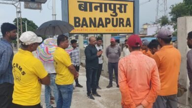 Photo of वेस्ट सेंट्रल रेलवे मजदूर संघ के मंडल अध्यक्ष राजेश पांडे एवं महामंत्री अशोक शर्मा के आह्वान पर पुरानी पेंशन स्कीम लागू करने एवं अन्य समस्याओं के निराकरण की रखी मांग