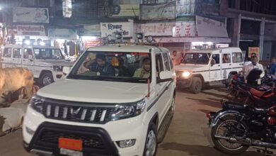 Photo of प्रशासनिक अमला निकला बाजार की व्यवस्था को देखने।