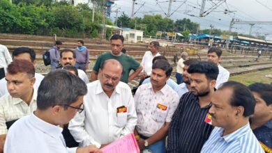 Photo of मण्डल रेल प्रबंधक देवाशीष त्रिपाठी के इटारसी आगमन पर WCREU के द्वारा रेल कर्मचारियों के ज्वलंत मुद्दों पर एक ज्ञापन दिया.