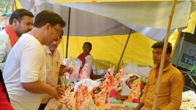 Photo of आज विश्व हिंदू परिषद बजरंग दल जिला एवं नगर समिति द्वारा गणेश प्रतिमा विक्रेताओं की दुकान पर पहुचकर निवेदन किया शेष बची हुई मूर्तियों को विसर्जित करें,छोड़कर ना जाए