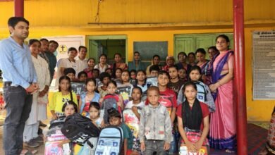 Photo of जीवोदय संस्था के माध्यम से जरूरतमंद बच्चों के बीच किताबों व स्कूल बैग का वितरण किया।